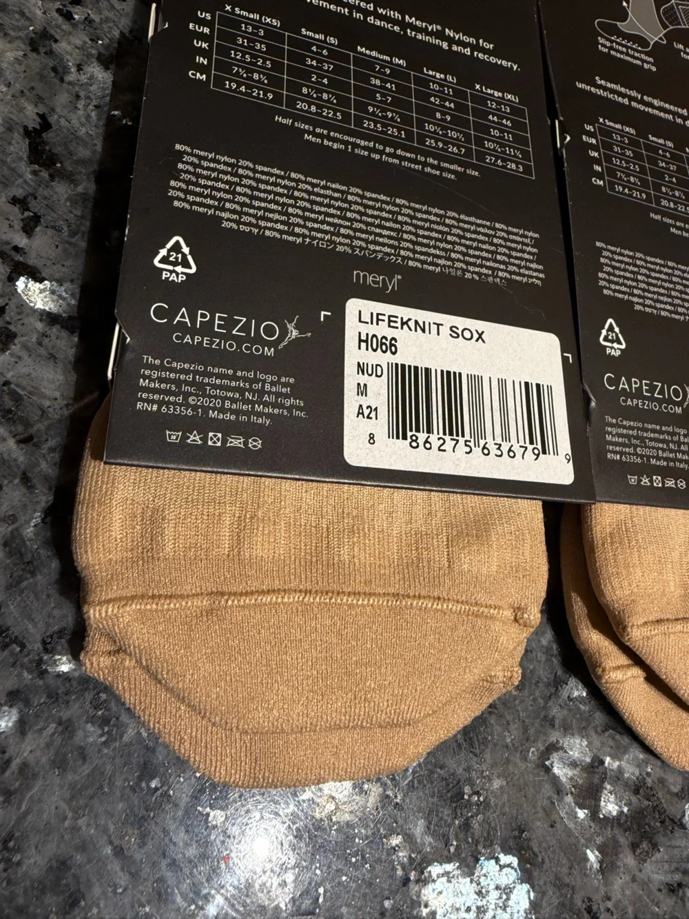 Lot Of 2 Capezio Lifeknit Sox Nude Dance Recovery Socks Italy New Grippy M